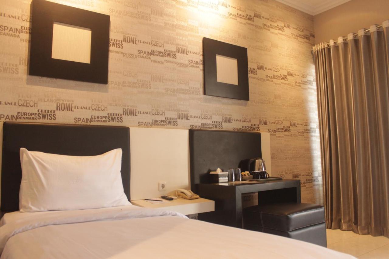 Luminor Hotel Jember By Wh Exterior photo