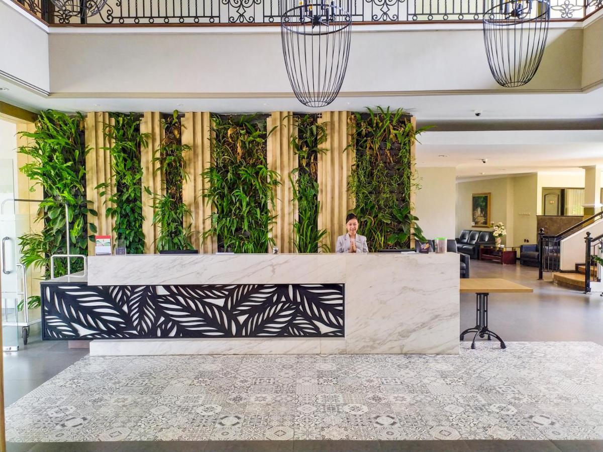 Luminor Hotel Jember By Wh Exterior photo