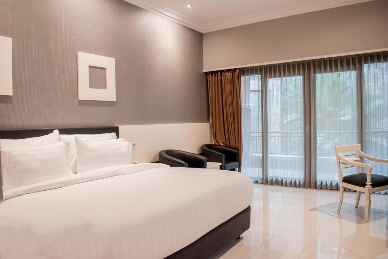 Luminor Hotel Jember By Wh Exterior photo