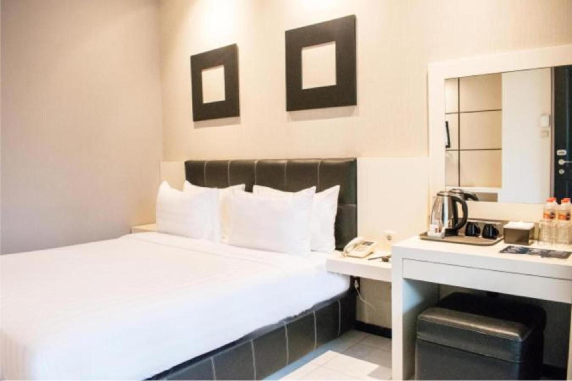 Luminor Hotel Jember By Wh Exterior photo