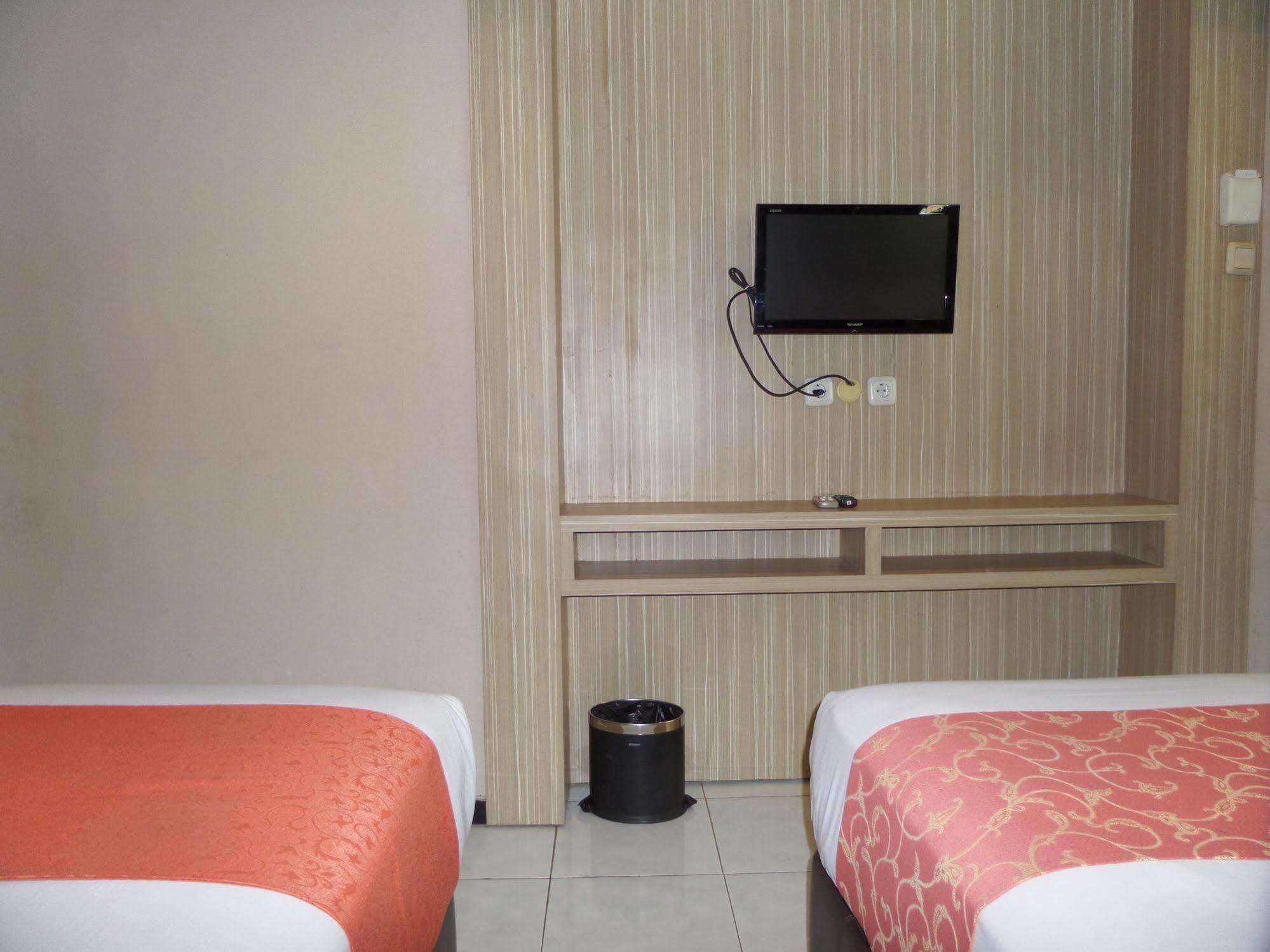 Luminor Hotel Jember By Wh Exterior photo
