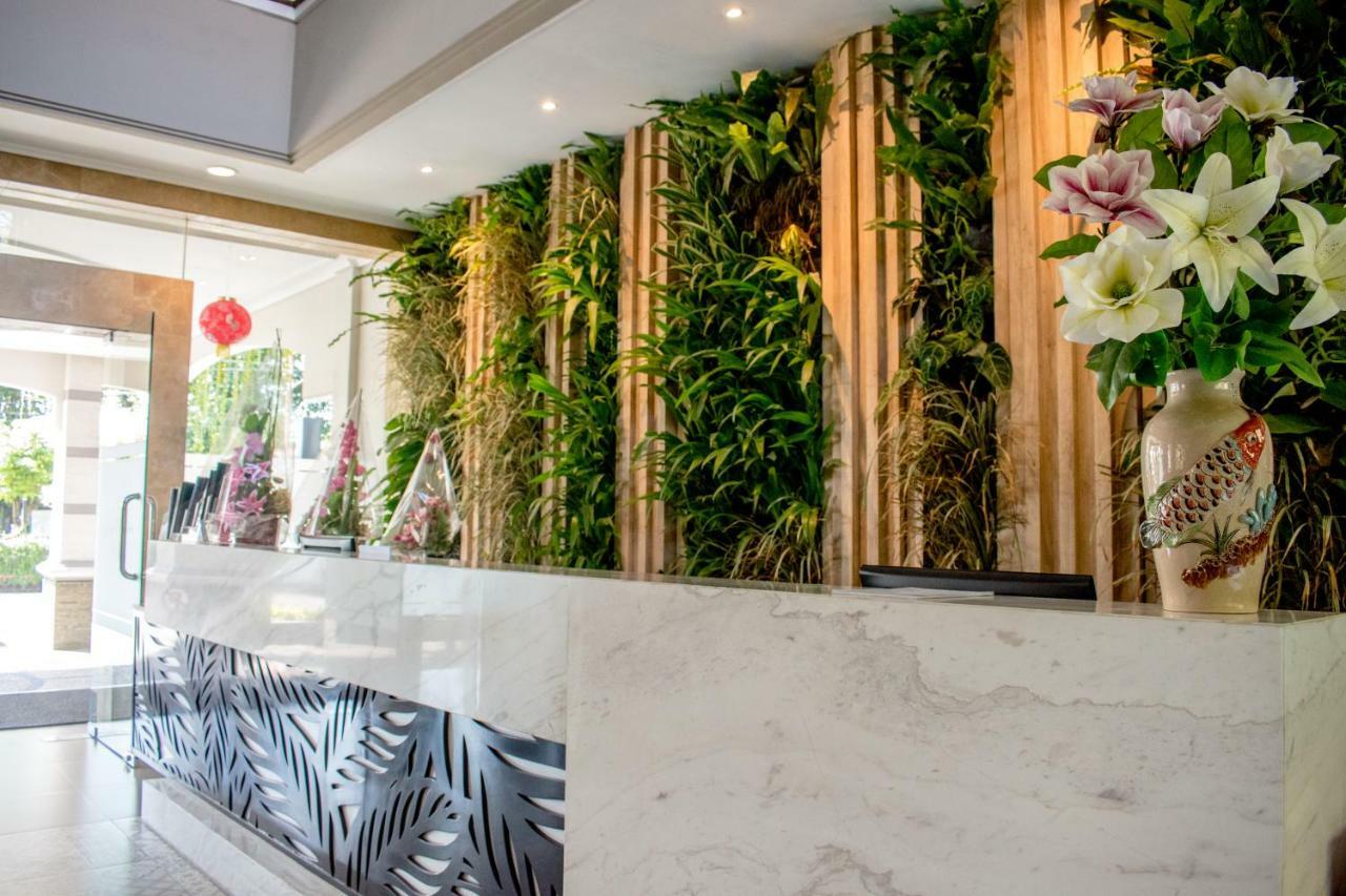 Luminor Hotel Jember By Wh Exterior photo